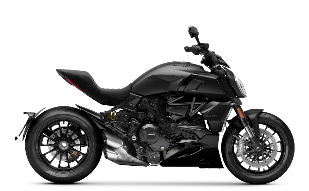 DIAVEL-1260-Bl-MY21-1050×650-v03